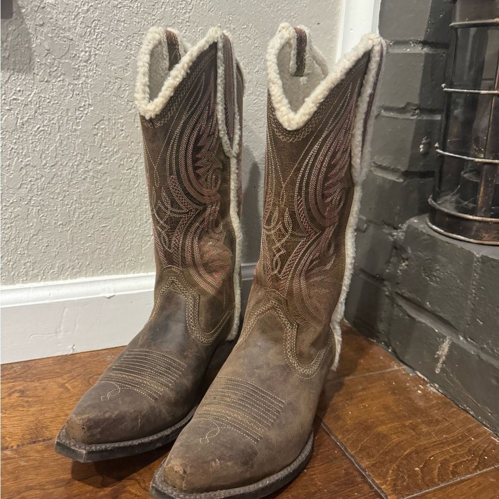 Fuzzy Ariat Boots size 6.5